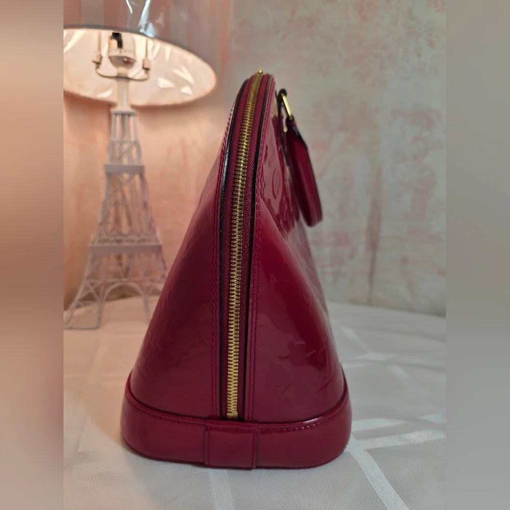 Louis Vuitton Vernis MM Alma. Red. Great Condition. - Picture 7 of 10